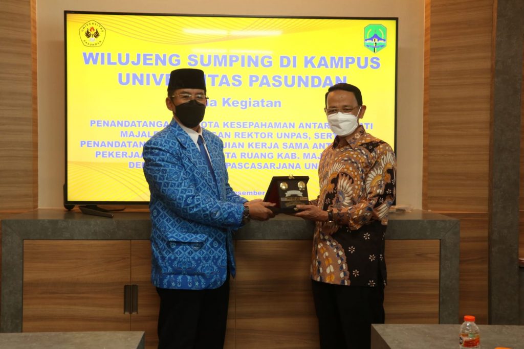 80CDBF6F-B1F0-4CB1-B8C2-FAD1A06F165A