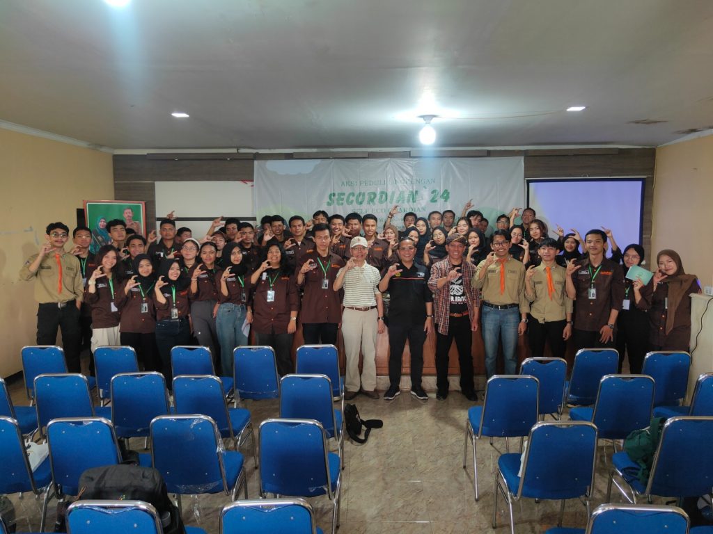 Mahasiswa Teknik Industri Unpas Gelar Aksi Peduli Lingkungan Bersama Sektor 02 Citarum Harum