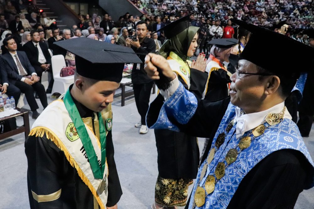 Unpas Wisuda 1.241 Mahasiswa, Rektor: Jangan Berhenti Belajar untuk Modal Karir