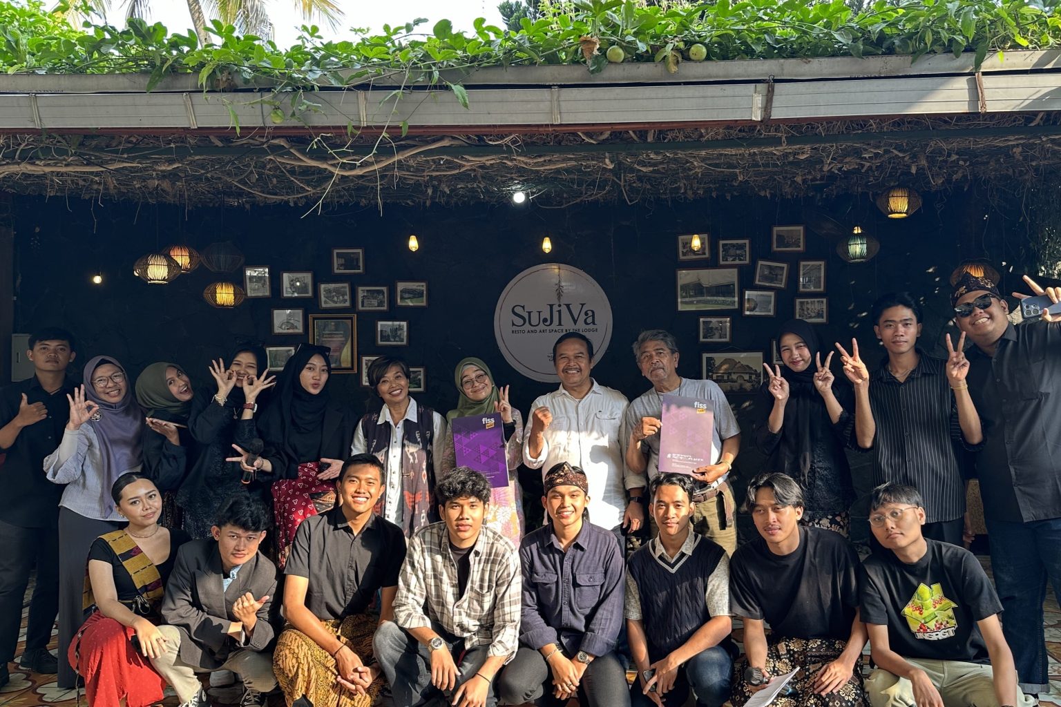 Mahasiswa Prodi Fotografi Unpas Gelar Pameran Fotografi Bertajuk Pamadegan Naga