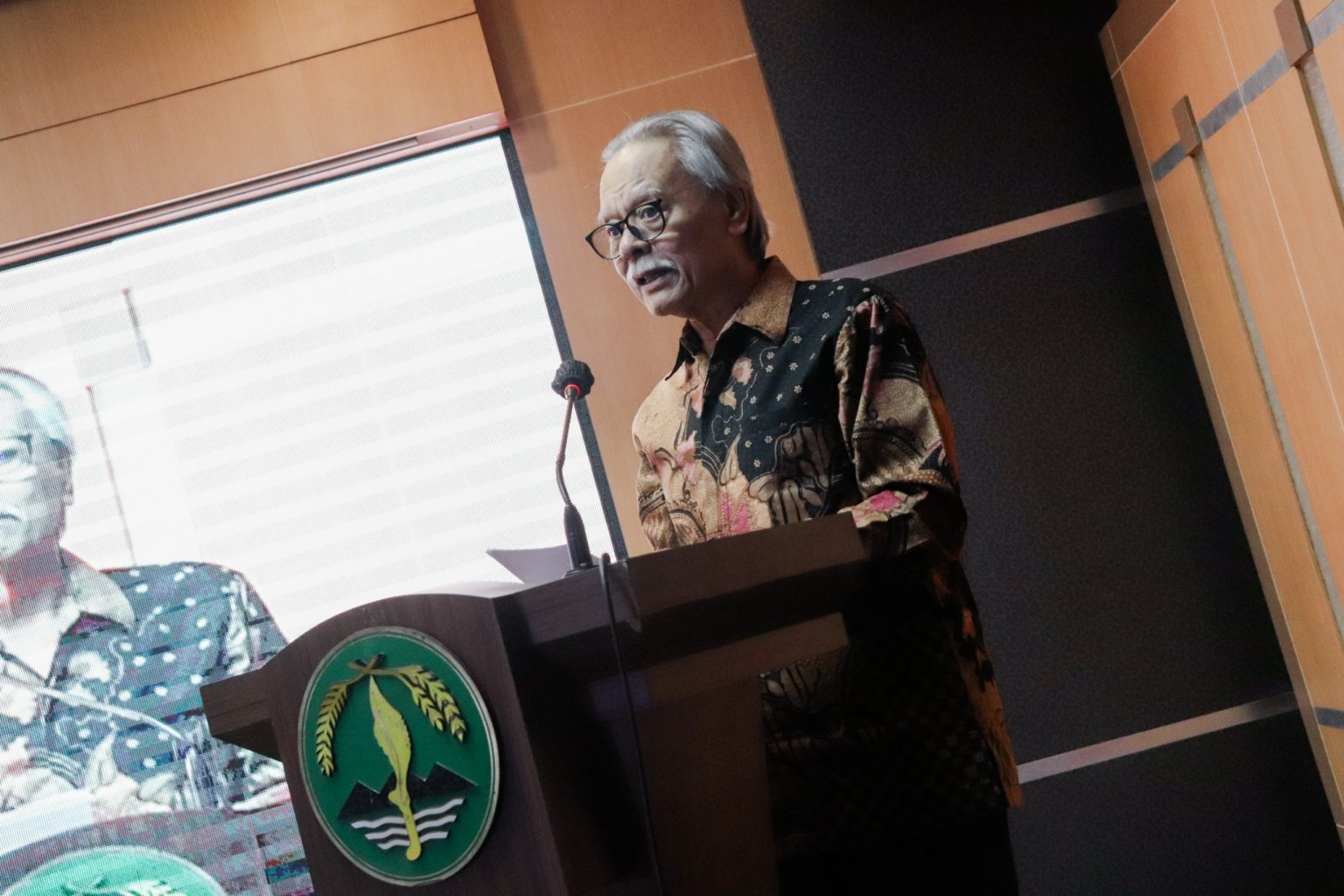 Penyerahan Hadiah Rancage 2024, Dosen Unpas Raih Penghargaan Layang Pangajen 