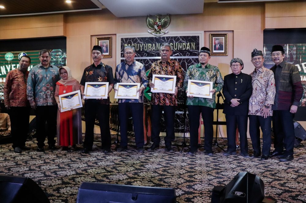 Penyerahan Hadiah Rancage 2024, Dosen Unpas Raih Penghargaan Layang Pangajen