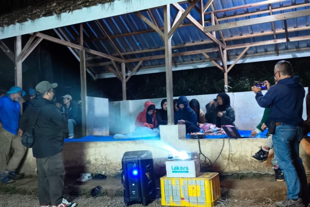 Prodi Fotografi Unpas Berkolaborasi dengan JHET dalam PKM di Desa Sukawana