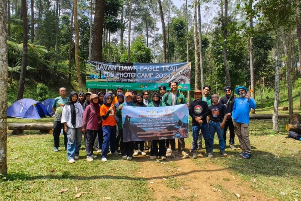 Prodi Fotografi Unpas Berkolaborasi dengan JHET dalam PKM di Desa Sukawana