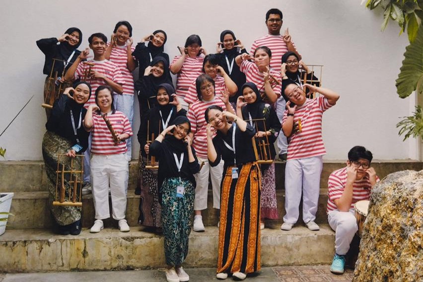 Mahasiswa PPG Unpas Berkolaborasi dengan IBK Tampilkan Pertunjukan Angklung