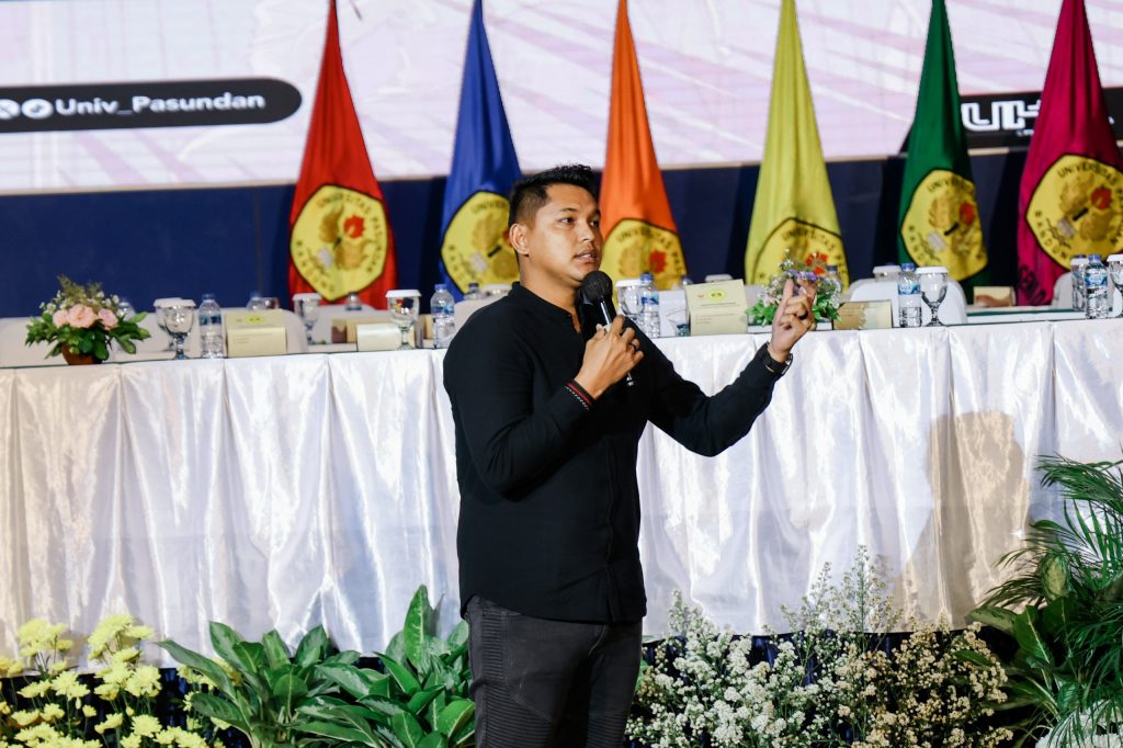 Praktisi Wirausaha dan Investasi Cryptocurrency Radhit Mawan jadi Pemateri di PKKMB Unpas 2024