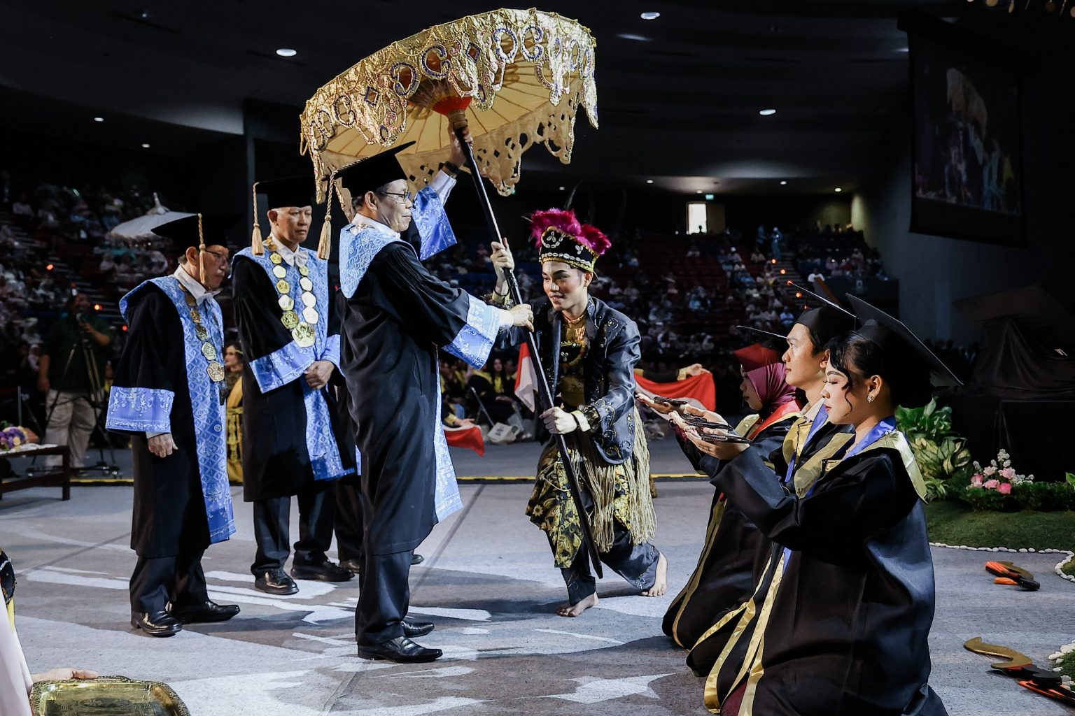 Wisuda Unpas Gelombang I TA 2024/2025: Pengetahuan Sebagai Pondasi Mencapai Kesuksesan