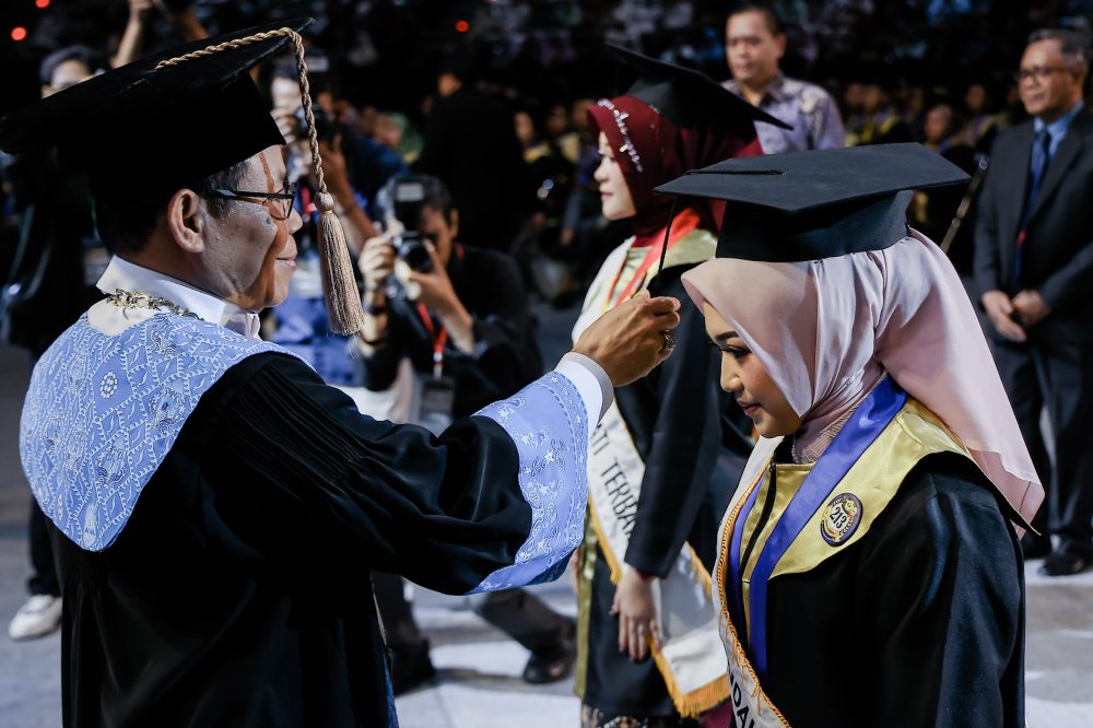 Wisuda Unpas Gelombang I TA 2024/2025: Pengetahuan Sebagai Pondasi Mencapai Kesuksesan