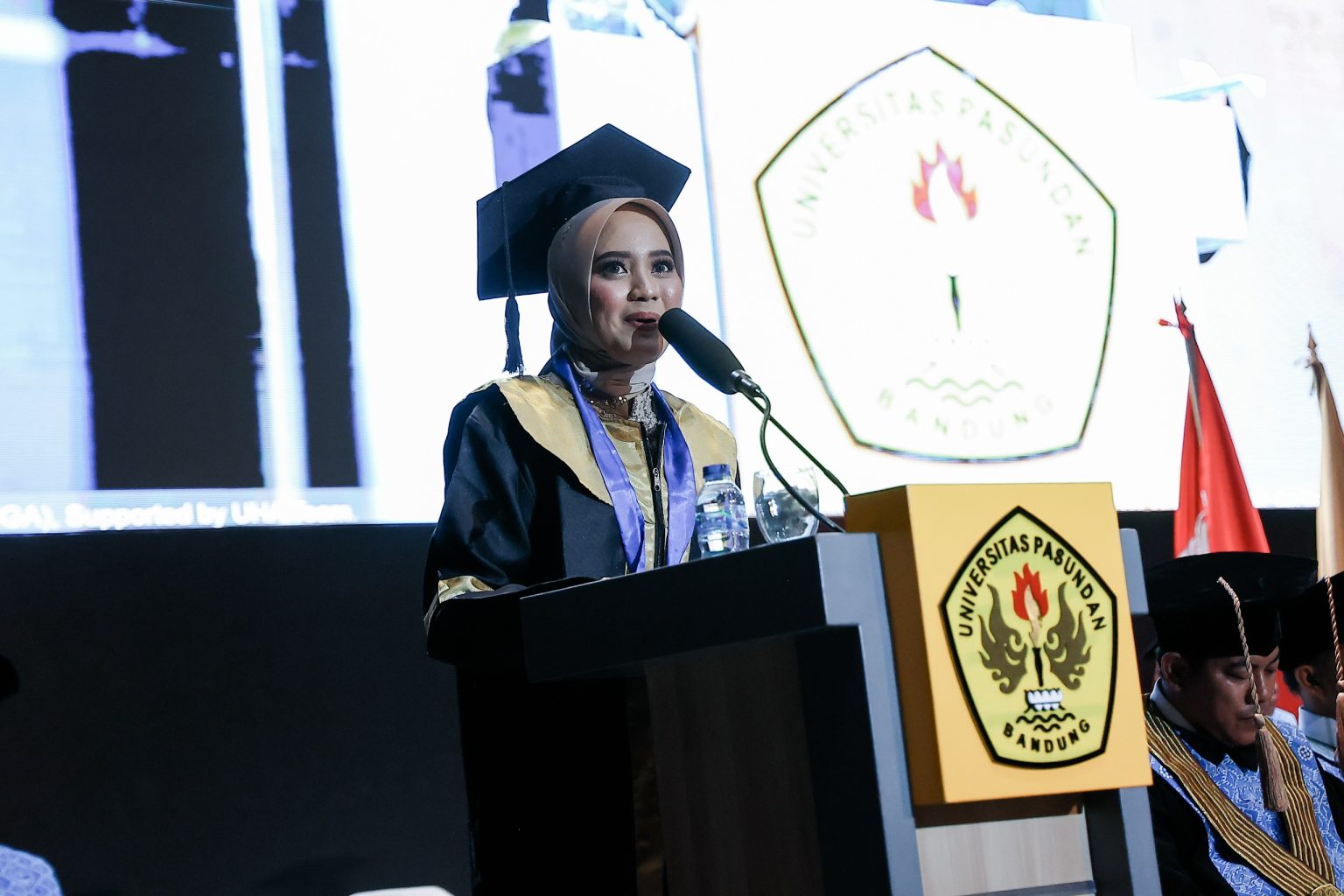 Wisuda Unpas Gelombang I TA 2024/2025: Pengetahuan Sebagai Pondasi Mencapai Kesuksesan