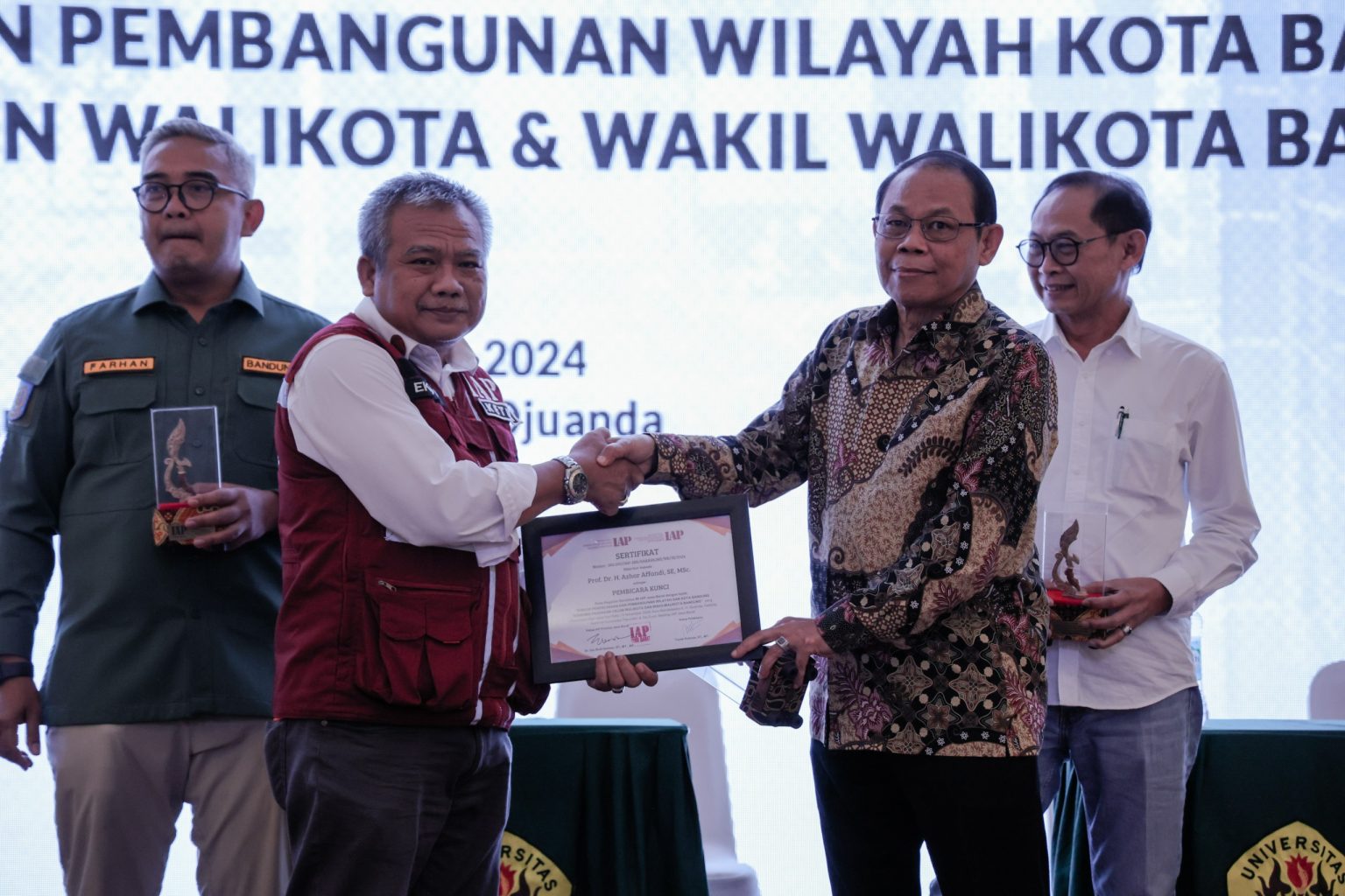 Unpas Fasilitasi Diskusi Paslon Walkot Bandung Terkait Perencanaan dan Pembangunan Wilayah