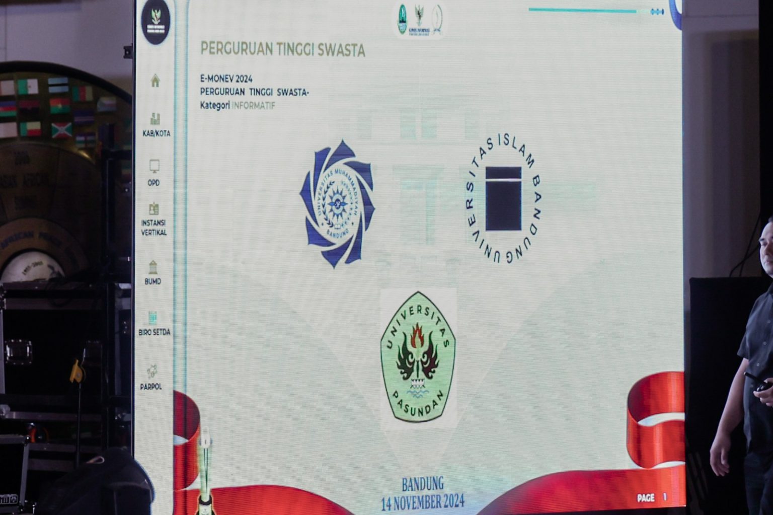 Unpas Dapat Penghargaan Kategori Perguruan Tingg Swasta Informatif di Jawa Barat