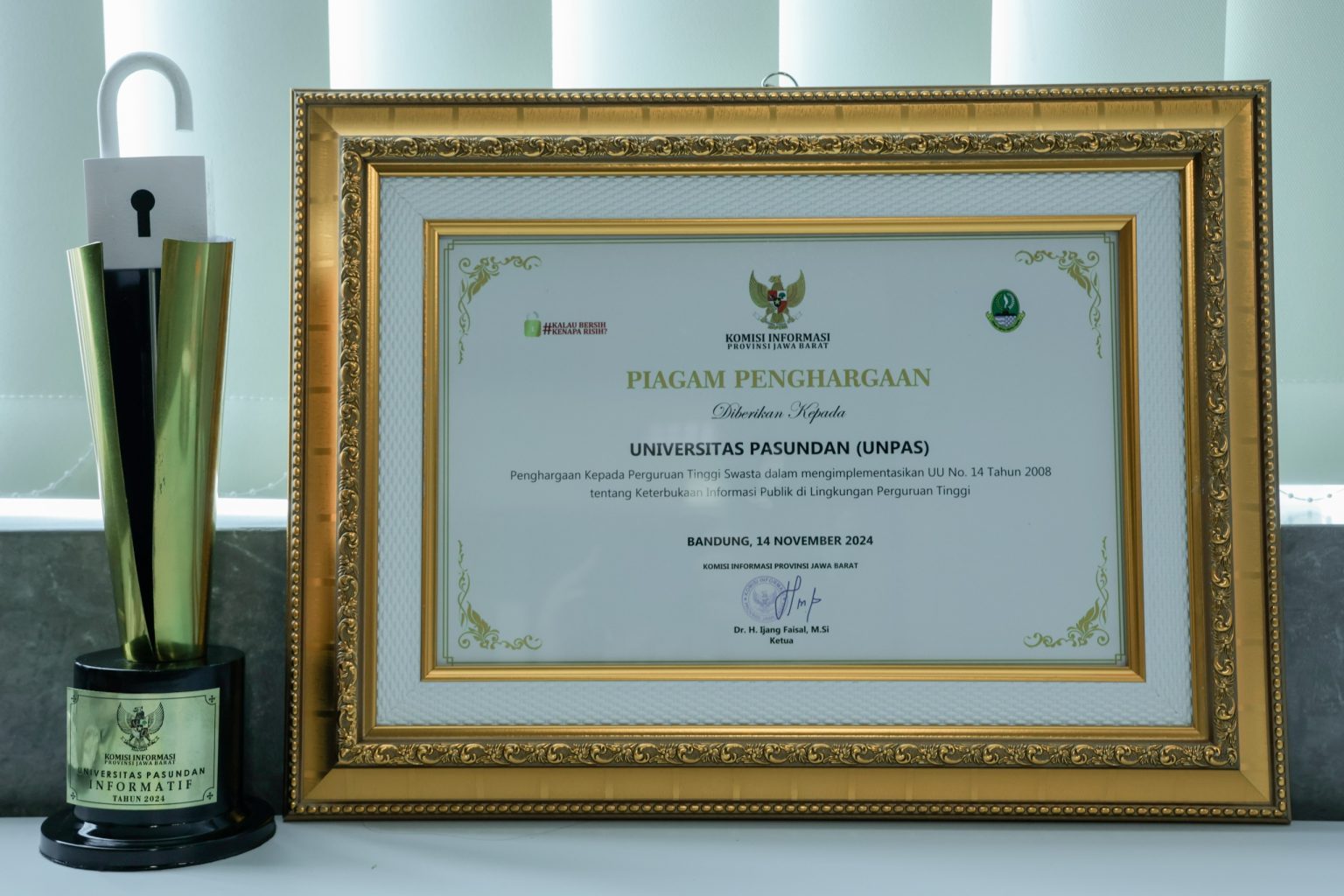 Unpas Dapat Penghargaan Kategori Perguruan Tingg Swasta Informatif di Jawa Barat