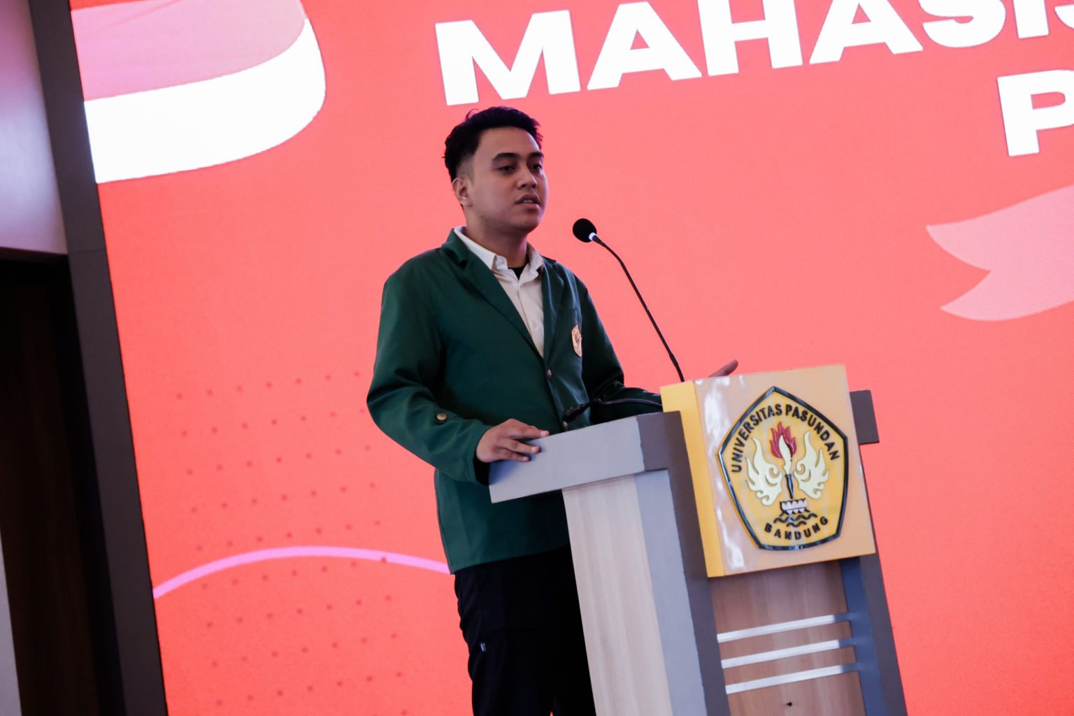 Rendy Mahasiswa FISIP Unpas Dilantik Menjadi Presma BEM Periode 2024-2025