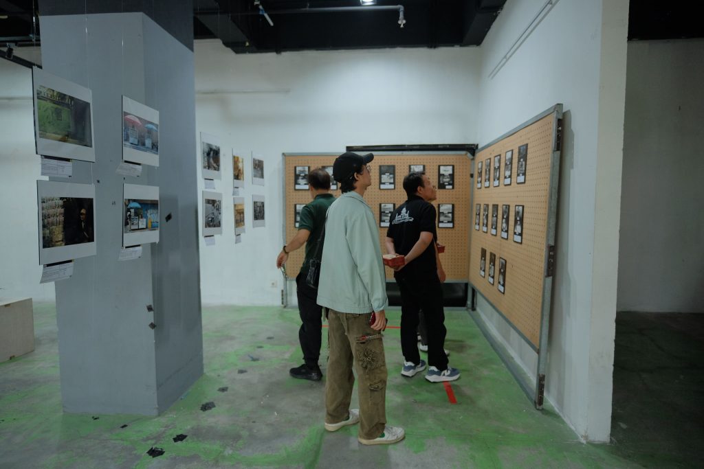 Realitas Kontras: Pagelaran Karya Fotografi dan Sinematografi Unpas di Bandung Creative Hub