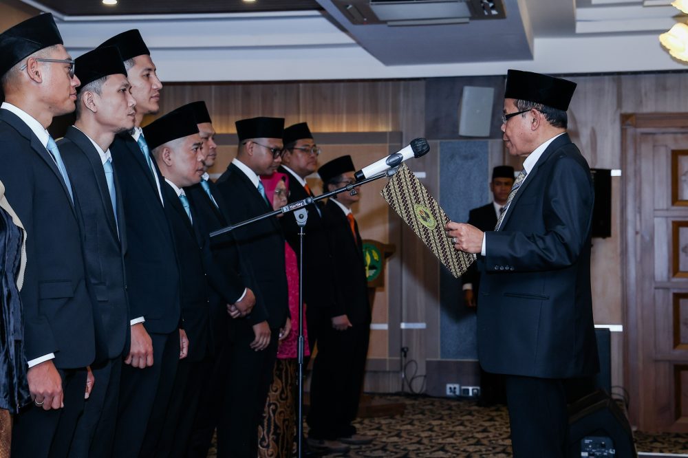 Rektor Lantik Dekan FISS, Ketua dan Sekretaris Prodi Serta Lembaga/Satuan/Divisi di Lingkungan Unpas