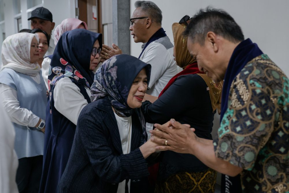 Tendik Unpas yang Purnabakti Tahun 2024 Diberikan Penghargaan