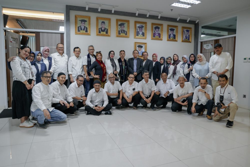 Tendik Unpas yang Purnabakti Tahun 2024 Diberikan Penghargaan