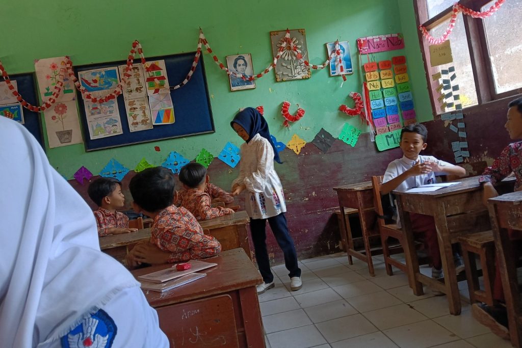 Profesi Guru Paling Dipercaya Masyarakat Indonesia, Ini Alasannya!