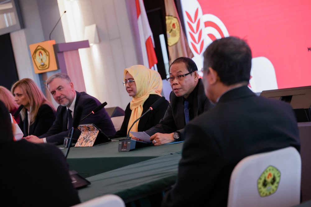 Kerja Sama Unpas - Adam Mickiewicz University