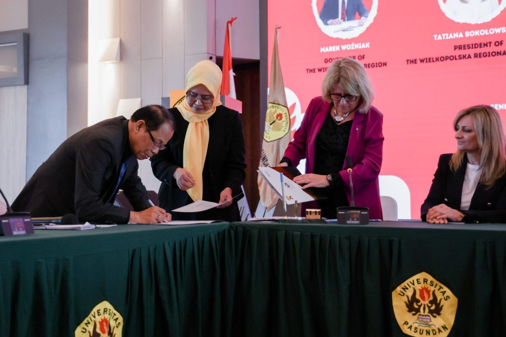 Kerja Sama Unpas - Adam Mickiewicz University