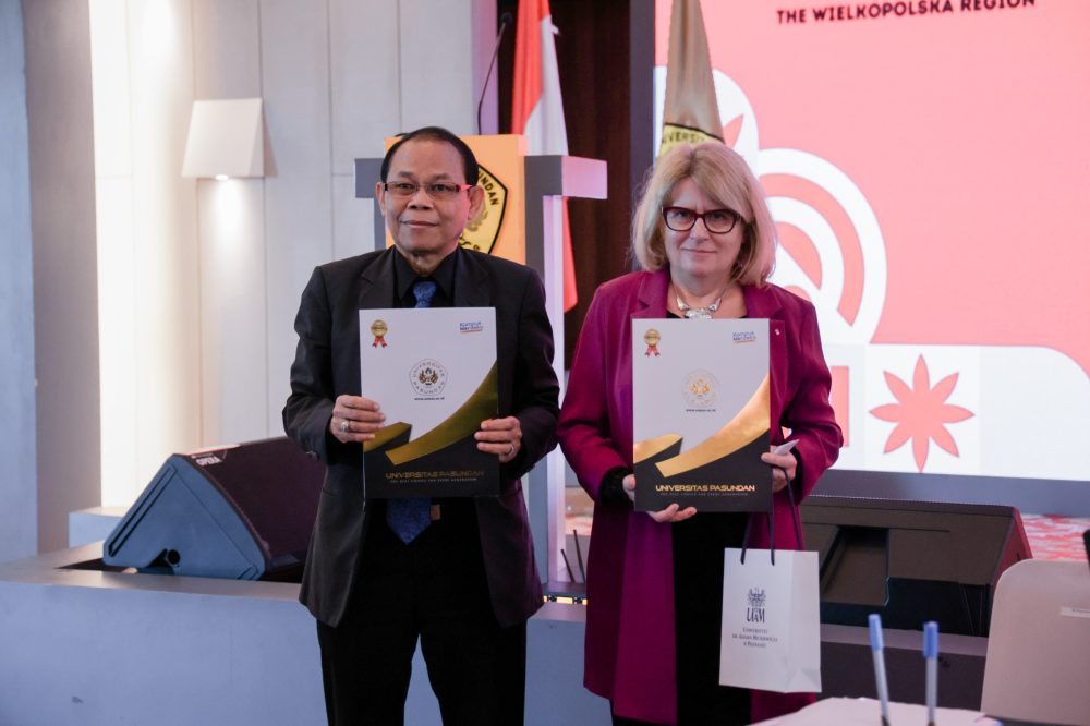 Kerja Sama Unpas - Adam Mickiewicz University