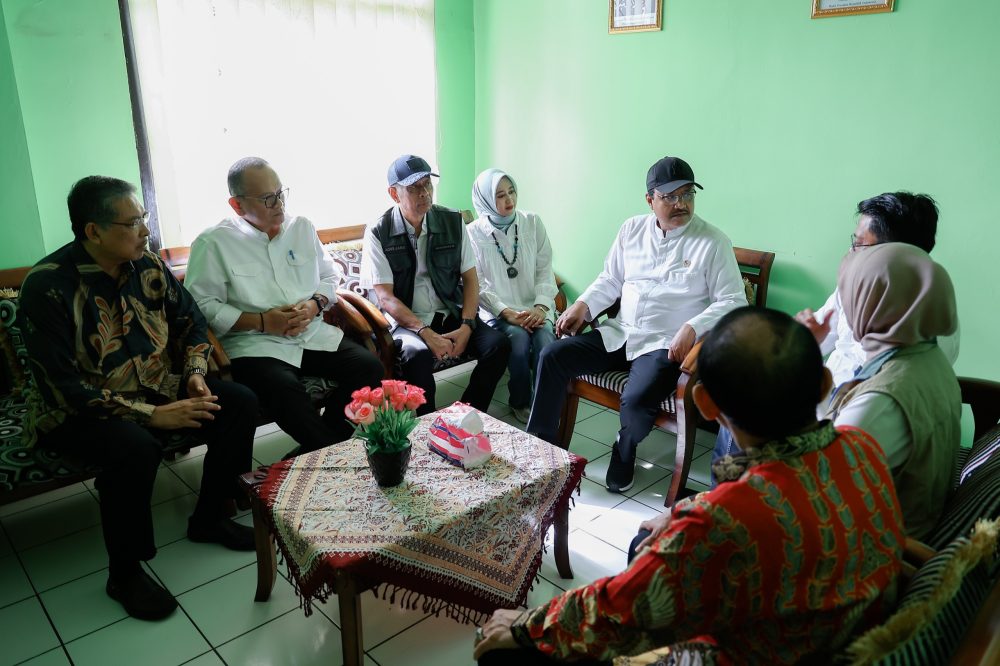 Menteri Sosial Apresiasi Inovasi Pengelolaan Sampah di Desa Binaan Unpas