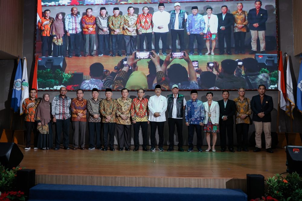 Unpas Bersama 12 Perguruan Tinggi Lainnya Teken MoU dengan Kemensos untuk Percepatan Penanganan Kemiskinan