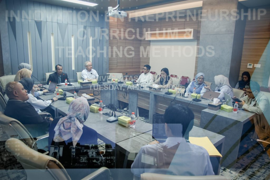 Unpas Bahas Kurikulum dan Metode Pembelajaran Kewirausahaan Bersama Pakar Inovasi Bisnis dari Twente University Netherland
