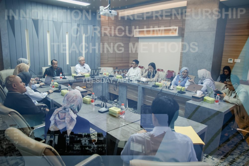 Unpas Bahas Kurikulum dan Metode Pembelajaran Kewirausahaan Bersama Pakar Inovasi Bisnis dari Twente University Netherland