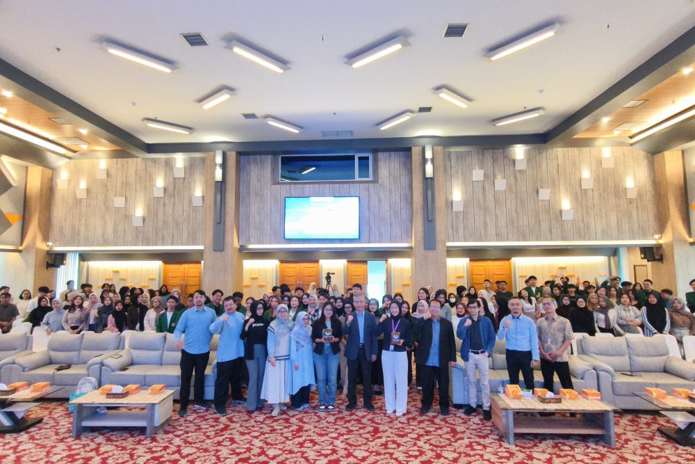 Mahasiswa FEB Unpas Dibekali Personal Branding dan Manajemen Keuangan Lewat bluChamp Special Campus Session