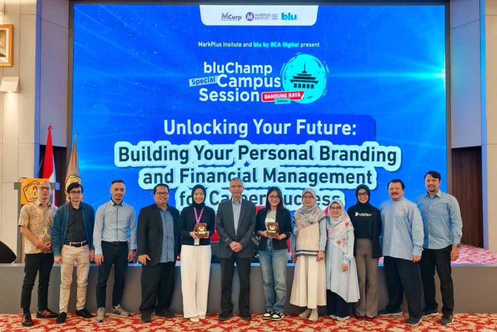 Mahasiswa FEB Unpas Dibekali Personal Branding dan Manajemen Keuangan Lewat bluChamp Special Campus Session
