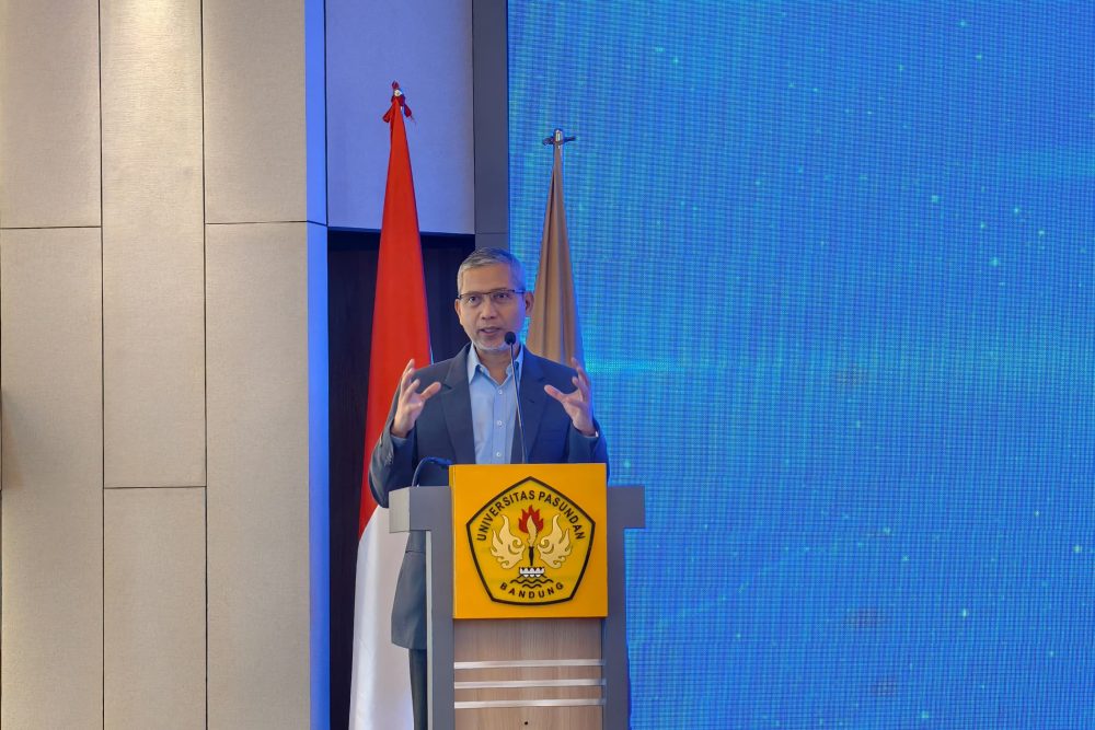 Mahasiswa FEB Unpas Dibekali Personal Branding dan Manajemen Keuangan Lewat bluChamp Special Campus Session