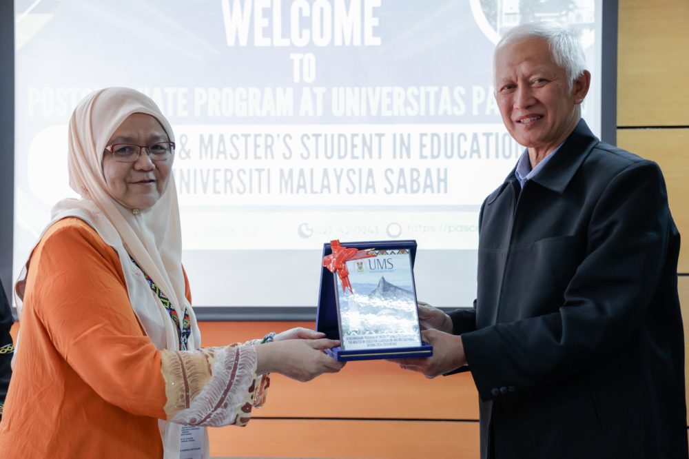 Penandatangan IA Pascasarjana Unpas dan UMS Perkuat Pendidikan Matematika dan Bahasa Indonesia