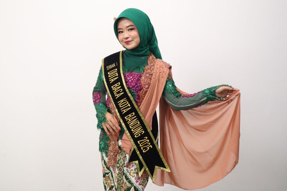 Mahasiswi Unpas Prita Stania Agustina Juara Pertama Duta Baca Kota Bandung 2025 Gagas Program Advokasi “Liter-Aksi BaTuP”