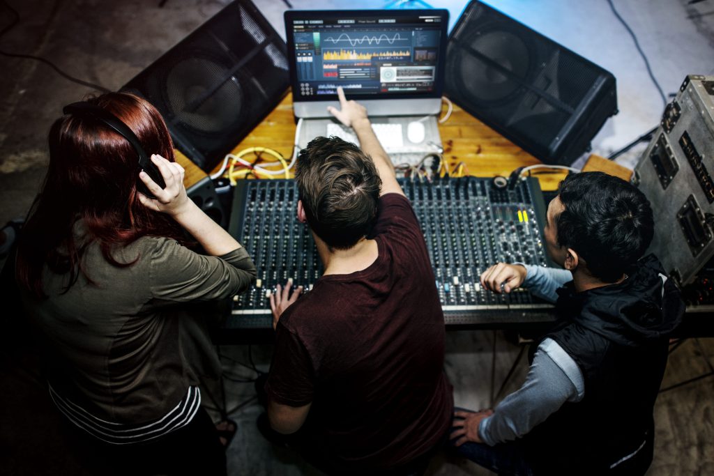 Musik Tak Lagi Sekadar Hobi, Industri Musik Kini Menjanjikan Masa Depan Cerah