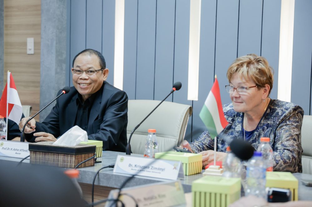 Unpas Teken MoU dengan Dennis Gabor University Hungaria