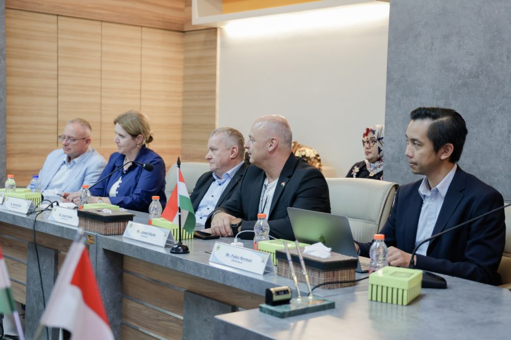 Unpas Teken MoU dengan Dennis Gabor University Hungaria